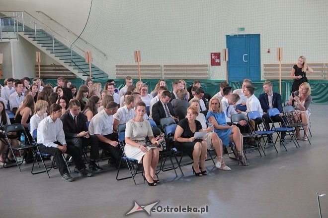 Rozpoczęcie roku szkolnego 2015/2016 w I Liceum Ogólnokształcącym w Ostrołęce [01.09.2015] - zdjęcie #101 - eOstroleka.pl