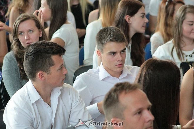Rozpoczęcie roku szkolnego 2015/2016 w I Liceum Ogólnokształcącym w Ostrołęce [01.09.2015] - zdjęcie #98 - eOstroleka.pl