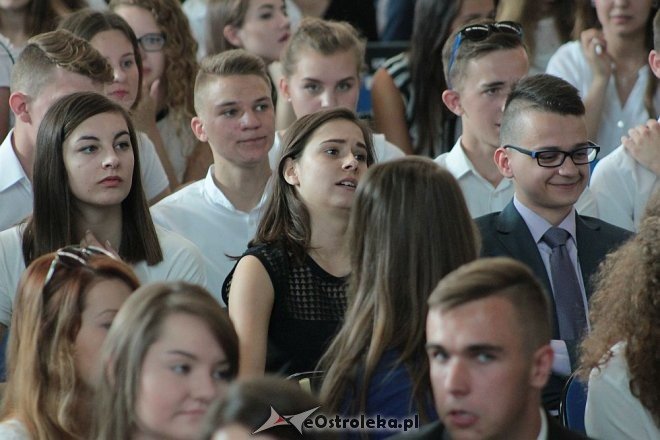 Rozpoczęcie roku szkolnego 2015/2016 w I Liceum Ogólnokształcącym w Ostrołęce [01.09.2015] - zdjęcie #93 - eOstroleka.pl