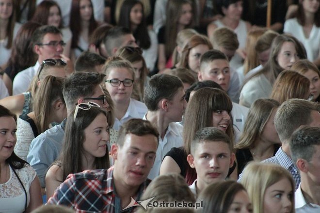 Rozpoczęcie roku szkolnego 2015/2016 w I Liceum Ogólnokształcącym w Ostrołęce [01.09.2015] - zdjęcie #90 - eOstroleka.pl