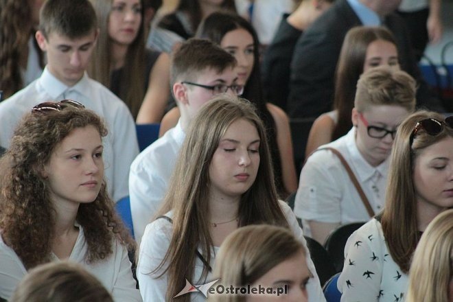 Rozpoczęcie roku szkolnego 2015/2016 w I Liceum Ogólnokształcącym w Ostrołęce [01.09.2015] - zdjęcie #88 - eOstroleka.pl