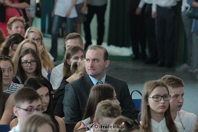 Rozpoczęcie roku szkolnego 2015/2016 w I Liceum Ogólnokształcącym w Ostrołęce [01.09.2015] - zdjęcie #86 - eOstroleka.pl
