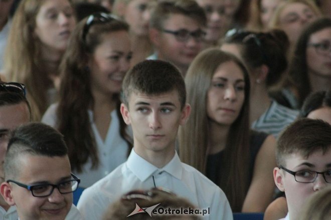 Rozpoczęcie roku szkolnego 2015/2016 w I Liceum Ogólnokształcącym w Ostrołęce [01.09.2015] - zdjęcie #85 - eOstroleka.pl
