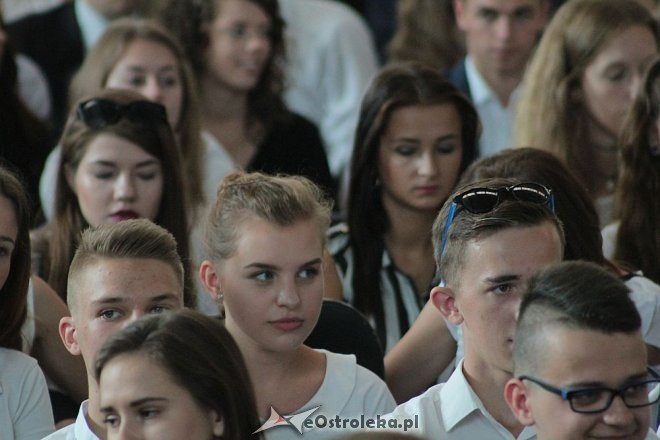 Rozpoczęcie roku szkolnego 2015/2016 w I Liceum Ogólnokształcącym w Ostrołęce [01.09.2015] - zdjęcie #84 - eOstroleka.pl