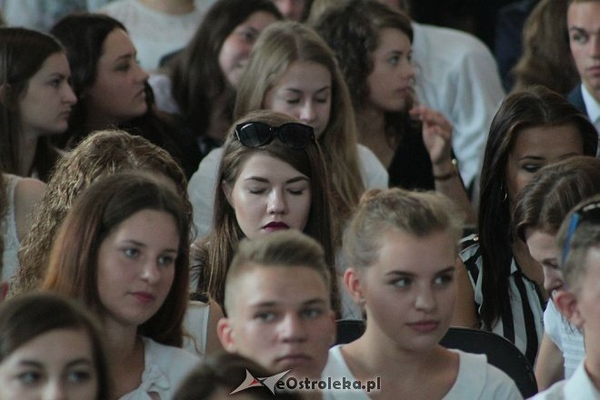 Rozpoczęcie roku szkolnego 2015/2016 w I Liceum Ogólnokształcącym w Ostrołęce [01.09.2015] - zdjęcie #83 - eOstroleka.pl