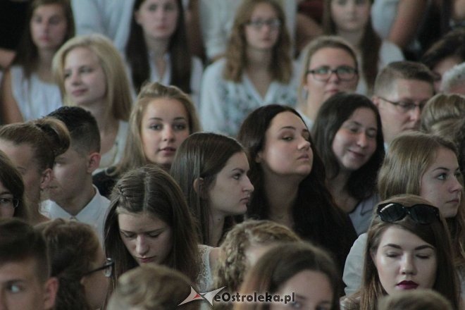 Rozpoczęcie roku szkolnego 2015/2016 w I Liceum Ogólnokształcącym w Ostrołęce [01.09.2015] - zdjęcie #82 - eOstroleka.pl