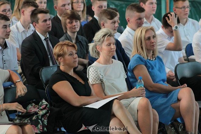 Rozpoczęcie roku szkolnego 2015/2016 w I Liceum Ogólnokształcącym w Ostrołęce [01.09.2015] - zdjęcie #73 - eOstroleka.pl