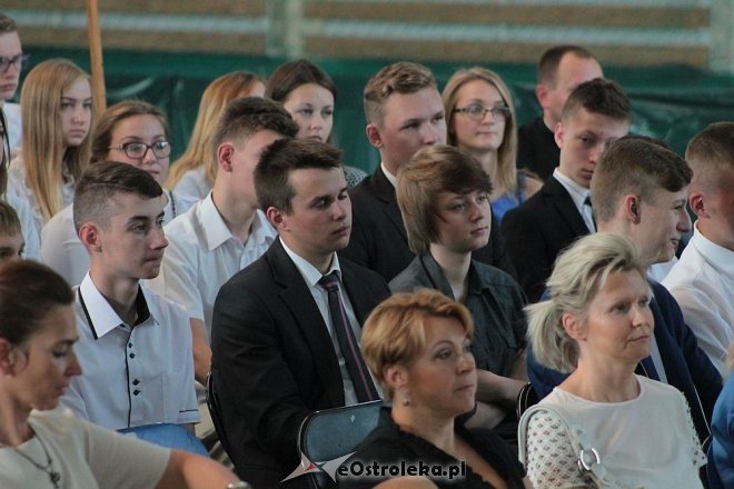 Rozpoczęcie roku szkolnego 2015/2016 w I Liceum Ogólnokształcącym w Ostrołęce [01.09.2015] - zdjęcie #71 - eOstroleka.pl