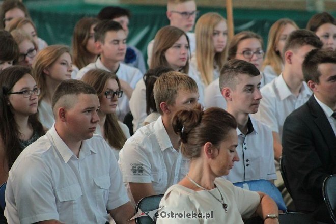 Rozpoczęcie roku szkolnego 2015/2016 w I Liceum Ogólnokształcącym w Ostrołęce [01.09.2015] - zdjęcie #70 - eOstroleka.pl