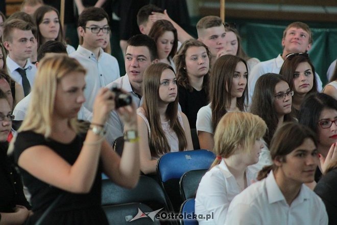 Rozpoczęcie roku szkolnego 2015/2016 w I Liceum Ogólnokształcącym w Ostrołęce [01.09.2015] - zdjęcie #67 - eOstroleka.pl