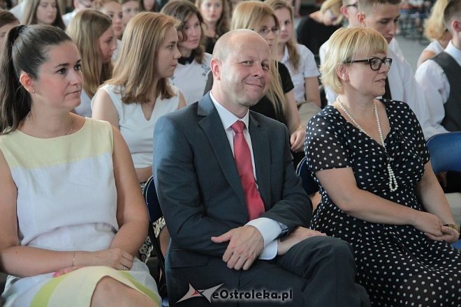 Rozpoczęcie roku szkolnego 2015/2016 w I Liceum Ogólnokształcącym w Ostrołęce [01.09.2015] - zdjęcie #62 - eOstroleka.pl