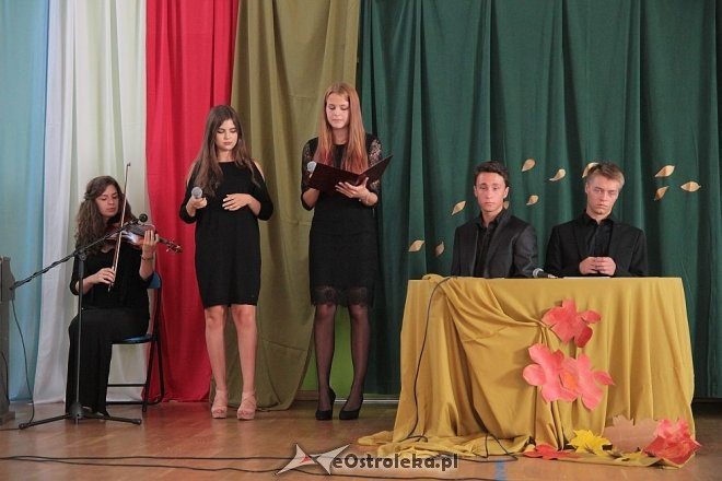 Rozpoczęcie roku szkolnego 2015/2016 w I Liceum Ogólnokształcącym w Ostrołęce [01.09.2015] - zdjęcie #58 - eOstroleka.pl