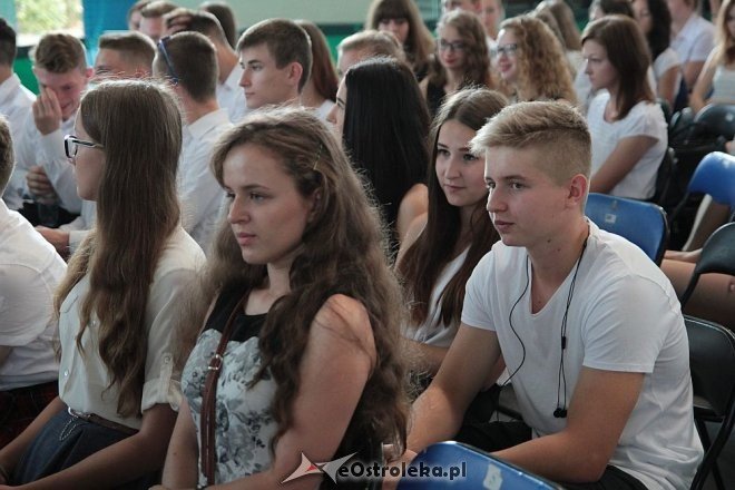 Rozpoczęcie roku szkolnego 2015/2016 w I Liceum Ogólnokształcącym w Ostrołęce [01.09.2015] - zdjęcie #48 - eOstroleka.pl
