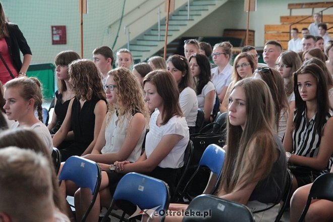 Rozpoczęcie roku szkolnego 2015/2016 w I Liceum Ogólnokształcącym w Ostrołęce [01.09.2015] - zdjęcie #46 - eOstroleka.pl