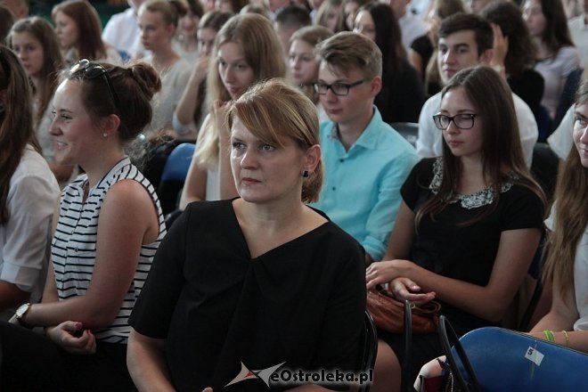 Rozpoczęcie roku szkolnego 2015/2016 w I Liceum Ogólnokształcącym w Ostrołęce [01.09.2015] - zdjęcie #45 - eOstroleka.pl
