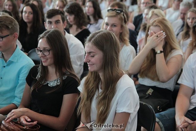 Rozpoczęcie roku szkolnego 2015/2016 w I Liceum Ogólnokształcącym w Ostrołęce [01.09.2015] - zdjęcie #42 - eOstroleka.pl