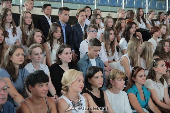 Rozpoczęcie roku szkolnego 2015/2016 w I Liceum Ogólnokształcącym w Ostrołęce [01.09.2015] - zdjęcie #32 - eOstroleka.pl