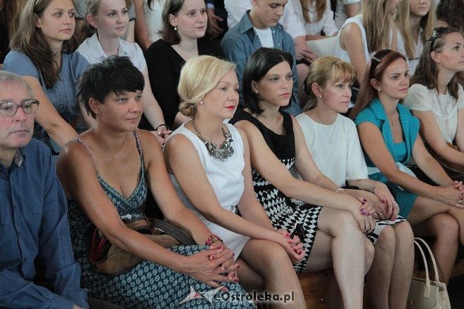 Rozpoczęcie roku szkolnego 2015/2016 w I Liceum Ogólnokształcącym w Ostrołęce [01.09.2015] - zdjęcie #31 - eOstroleka.pl