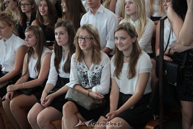 Rozpoczęcie roku szkolnego 2015/2016 w I Liceum Ogólnokształcącym w Ostrołęce [01.09.2015] - zdjęcie #26 - eOstroleka.pl