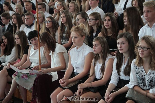 Rozpoczęcie roku szkolnego 2015/2016 w I Liceum Ogólnokształcącym w Ostrołęce [01.09.2015] - zdjęcie #25 - eOstroleka.pl