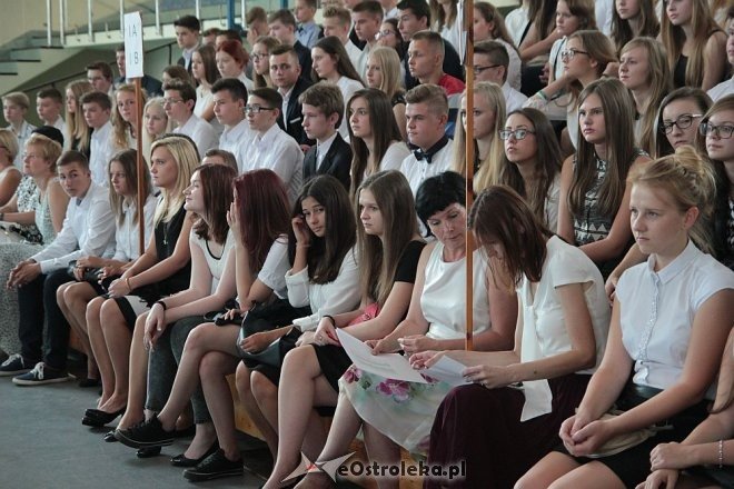 Rozpoczęcie roku szkolnego 2015/2016 w I Liceum Ogólnokształcącym w Ostrołęce [01.09.2015] - zdjęcie #24 - eOstroleka.pl