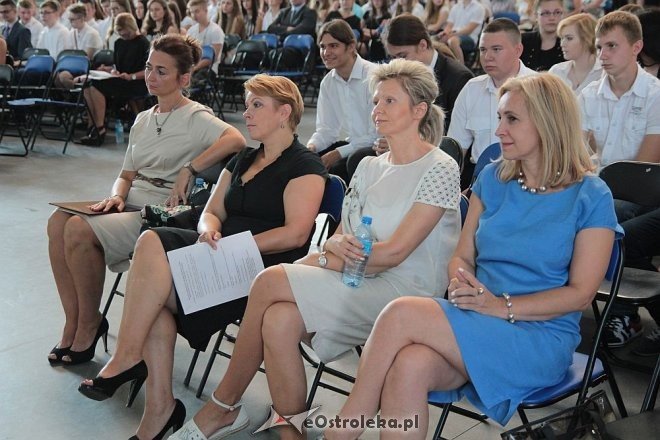 Rozpoczęcie roku szkolnego 2015/2016 w I Liceum Ogólnokształcącym w Ostrołęce [01.09.2015] - zdjęcie #13 - eOstroleka.pl