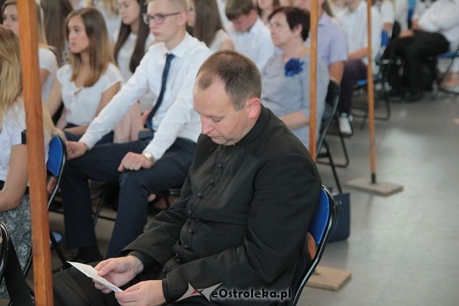 Rozpoczęcie roku szkolnego 2015/2016 w I Liceum Ogólnokształcącym w Ostrołęce [01.09.2015] - zdjęcie #9 - eOstroleka.pl