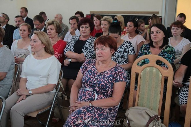Rozpoczęcie roku szkolnego 2015/2016 w Zespole Szkół Zawodowych nr 1 w Ostrołęce [01.09.2015] - zdjęcie #25 - eOstroleka.pl