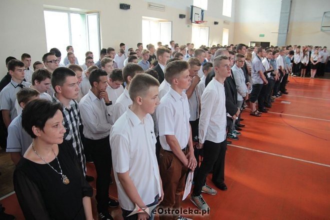 Rozpoczęcie roku szkolnego 2015/2016 w Zespole Szkół Zawodowych nr 1 w Ostrołęce [01.09.2015] - zdjęcie #14 - eOstroleka.pl
