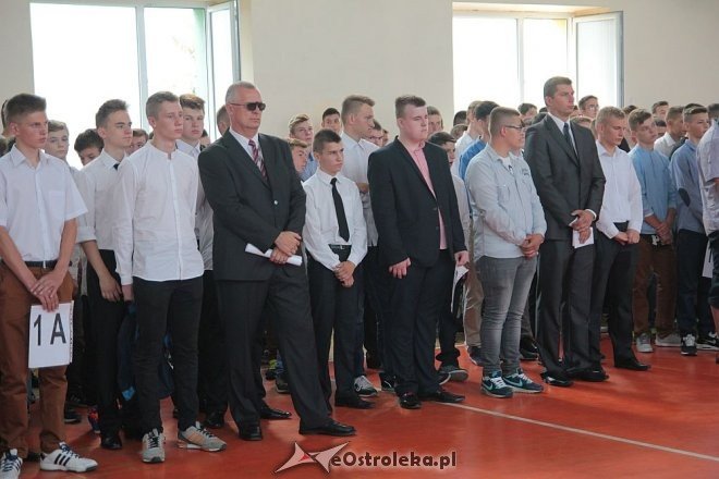 Rozpoczęcie roku szkolnego 2015/2016 w Zespole Szkół Zawodowych nr 1 w Ostrołęce [01.09.2015] - zdjęcie #6 - eOstroleka.pl