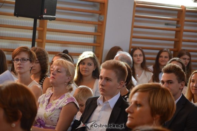 Rozpoczęcie roku szkolnego w II Liceum Ogólnokształcącym im. C.K. Norwida w Ostrołęce [01.09.2015] - zdjęcie #54 - eOstroleka.pl
