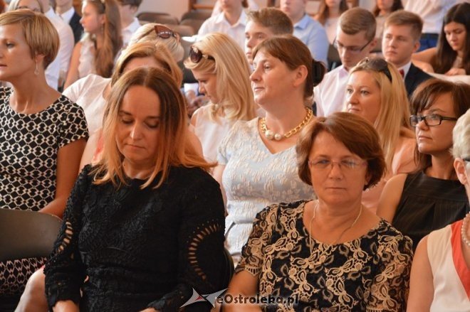 Rozpoczęcie roku szkolnego w II Liceum Ogólnokształcącym im. C.K. Norwida w Ostrołęce [01.09.2015] - zdjęcie #30 - eOstroleka.pl