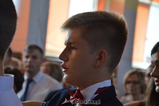 Rozpoczęcie roku szkolnego w II Liceum Ogólnokształcącym im. C.K. Norwida w Ostrołęce [01.09.2015] - zdjęcie #13 - eOstroleka.pl