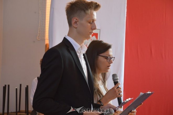 Rozpoczęcie roku szkolnego w II Liceum Ogólnokształcącym im. C.K. Norwida w Ostrołęce [01.09.2015] - zdjęcie #2 - eOstroleka.pl