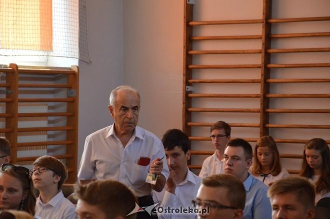 Rozpoczęcie roku szkolnego w II Liceum Ogólnokształcącym im. C.K. Norwida w Ostrołęce [01.09.2015] - zdjęcie #1 - eOstroleka.pl