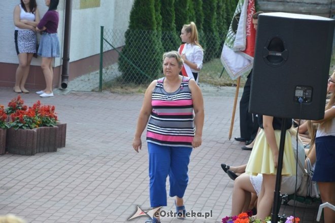 Rozpoczęcie roku szkolnego w Zespole Szkół Zawodowych nr 4 im. Adama Chętnika [01.09.2015] - zdjęcie #41 - eOstroleka.pl