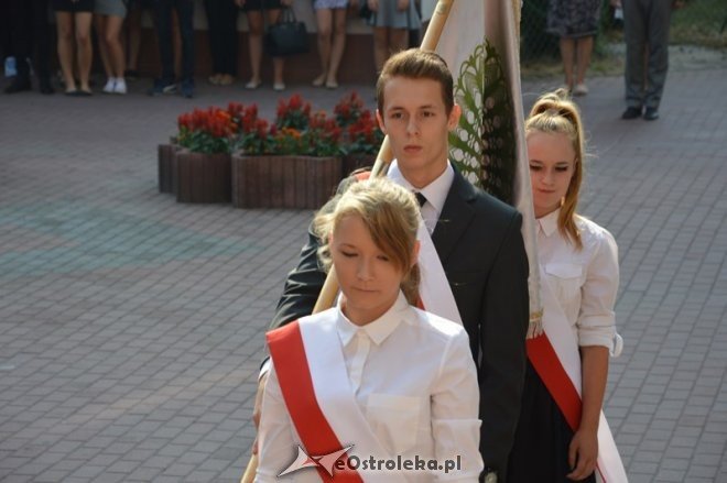 Rozpoczęcie roku szkolnego w Zespole Szkół Zawodowych nr 4 im. Adama Chętnika [01.09.2015] - zdjęcie #20 - eOstroleka.pl