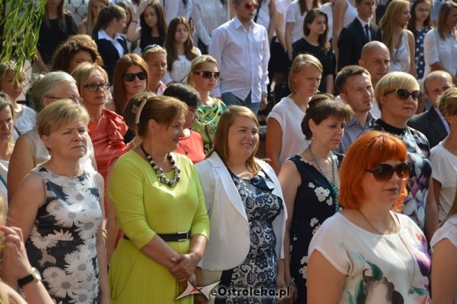 Rozpoczęcie roku szkolnego w Zespole Szkół Zawodowych nr 4 im. Adama Chętnika [01.09.2015] - zdjęcie #17 - eOstroleka.pl