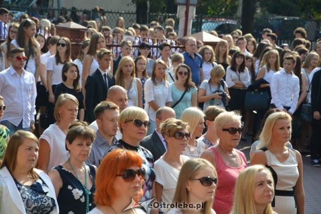 Rozpoczęcie roku szkolnego w Zespole Szkół Zawodowych nr 4 im. Adama Chętnika [01.09.2015] - zdjęcie #12 - eOstroleka.pl