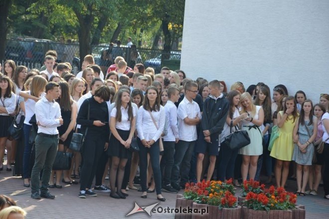 Rozpoczęcie roku szkolnego w Zespole Szkół Zawodowych nr 4 im. Adama Chętnika [01.09.2015] - zdjęcie #8 - eOstroleka.pl