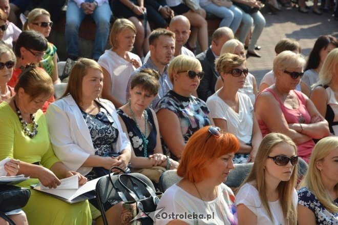 Rozpoczęcie roku szkolnego w Zespole Szkół Zawodowych nr 4 im. Adama Chętnika [01.09.2015] - zdjęcie #4 - eOstroleka.pl