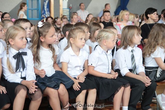 Rozpoczęcie roku szkolnego 2015/2016 w Szkole Podstawowej nr 10 w Ostrołęce [01.09.2015] - zdjęcie #39 - eOstroleka.pl