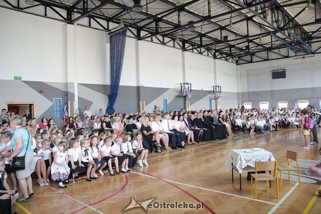 Rozpoczęcie roku szkolnego 2015/2016 w Szkole Podstawowej nr 10 w Ostrołęce [01.09.2015] - zdjęcie #35 - eOstroleka.pl