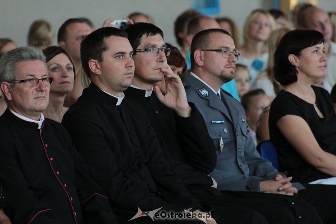 Rozpoczęcie roku szkolnego 2015/2016 w Szkole Podstawowej nr 10 w Ostrołęce [01.09.2015] - zdjęcie #26 - eOstroleka.pl