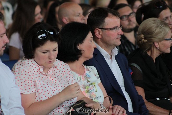 Rozpoczęcie roku szkolnego 2015/2016 w Szkole Podstawowej nr 10 w Ostrołęce [01.09.2015] - zdjęcie #16 - eOstroleka.pl
