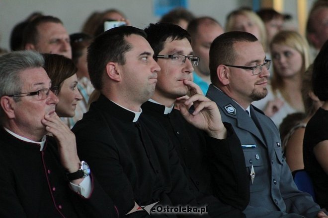 Rozpoczęcie roku szkolnego 2015/2016 w Szkole Podstawowej nr 10 w Ostrołęce [01.09.2015] - zdjęcie #14 - eOstroleka.pl