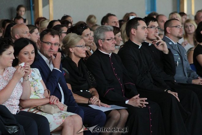 Rozpoczęcie roku szkolnego 2015/2016 w Szkole Podstawowej nr 10 w Ostrołęce [01.09.2015] - zdjęcie #13 - eOstroleka.pl