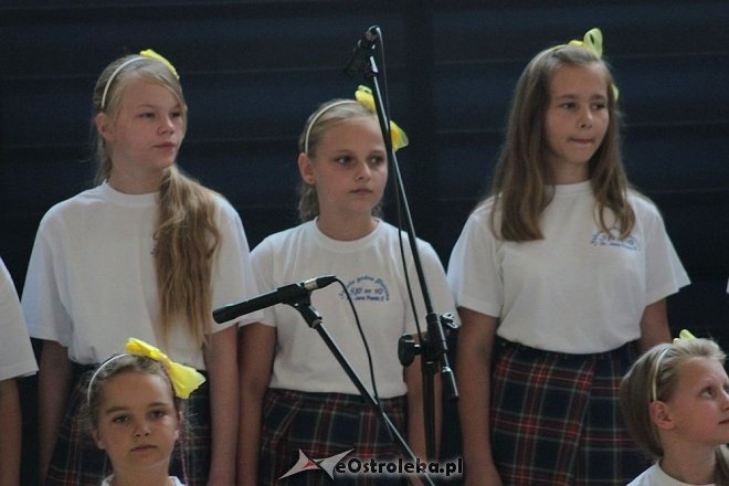 Rozpoczęcie roku szkolnego 2015/2016 w Szkole Podstawowej nr 10 w Ostrołęce [01.09.2015] - zdjęcie #6 - eOstroleka.pl