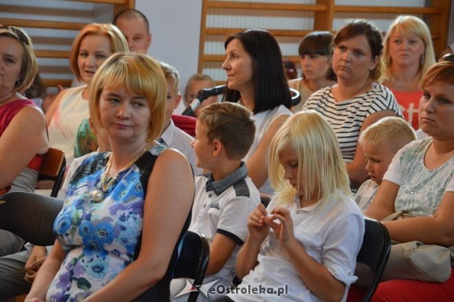 Rozpoczęcie roku szkolnego w Szkole Podstawowej nr 5 w Ostrołęce [01.09.2015] - zdjęcie #9 - eOstroleka.pl