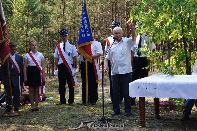 Białobrzeg Bliższy: Uroczyste odsłonięcie odnowionej tablicy epitafijnej [02.09.2015] - zdjęcie #8 - eOstroleka.pl